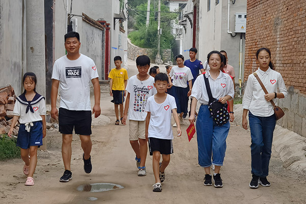 新乡长城集团爱心家庭携手辉县义工“爱心助学，点亮希望”